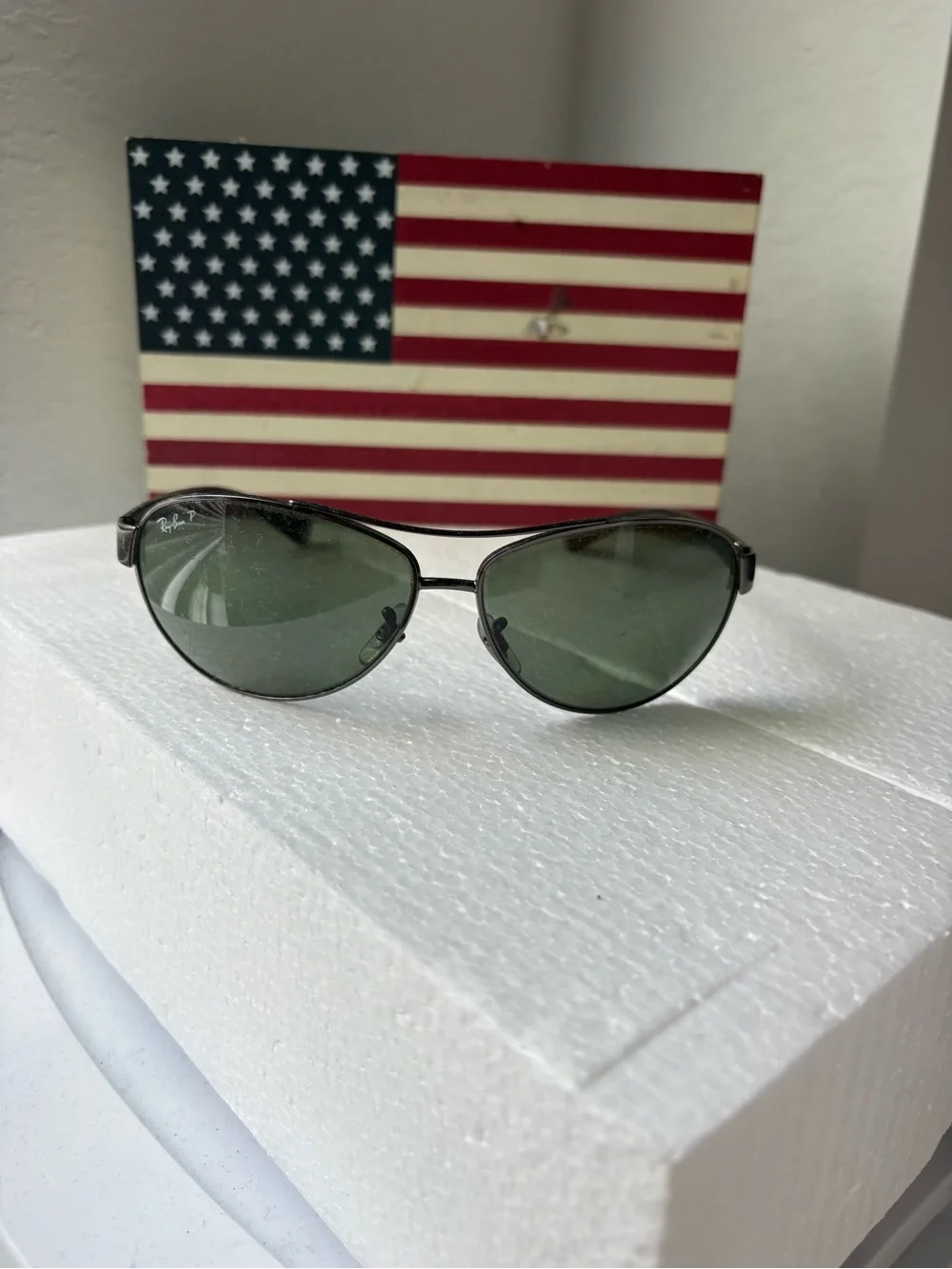 Ray-Ban Black Frame Aviator Sunglasses - Sleek Metal